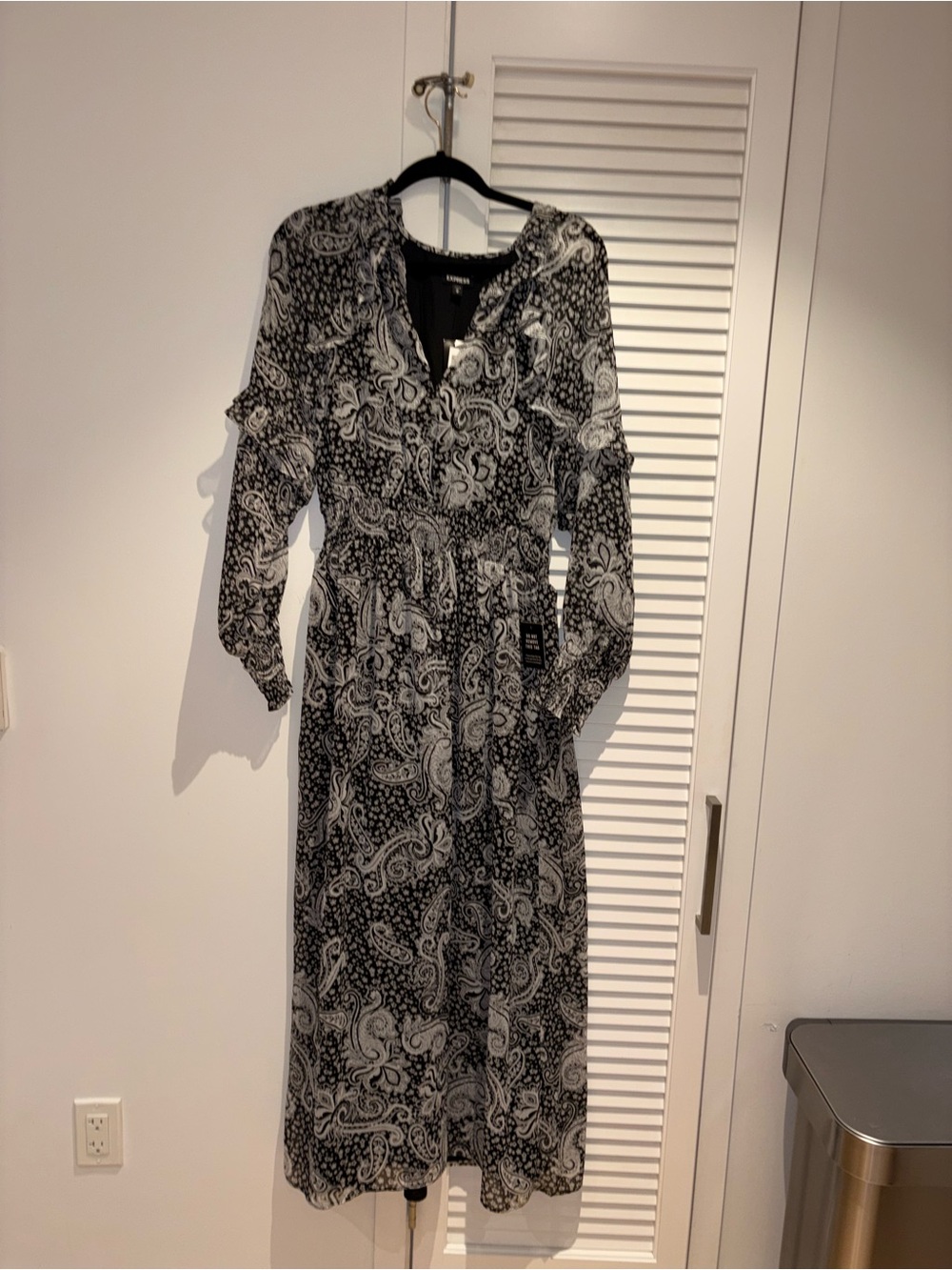 New with tag Express Black and White Paisley Maxi Dress